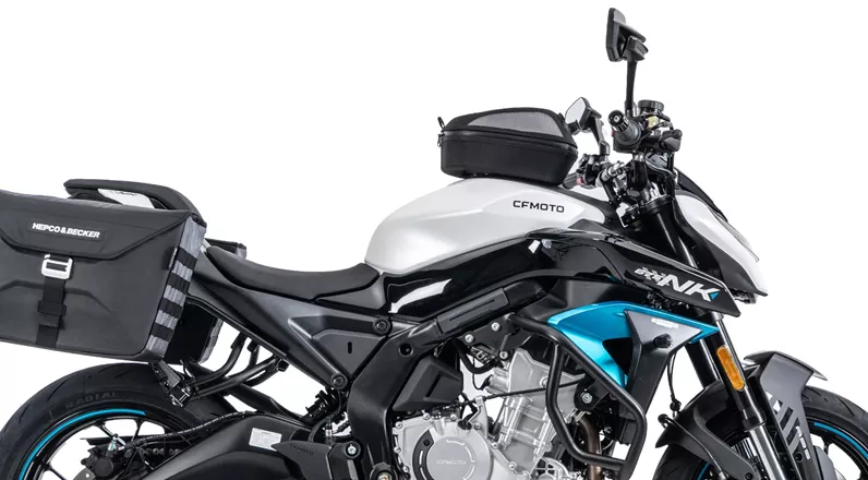 För CFMOTO 675 NK utökar Hepco&Becker sitt sortiment av tillbehör med ett flertal komponenter för packning, skydd och vardagsanvändning.