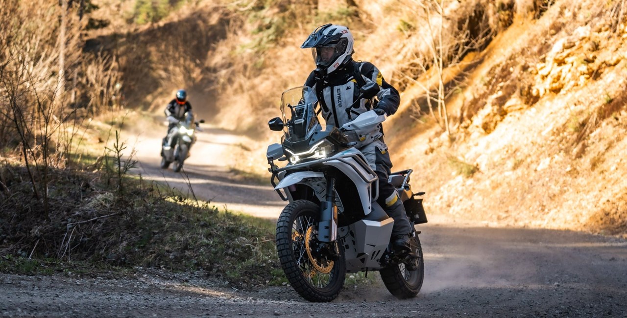Premier essai de la nouvelle CFMOTO 1000 MT-X