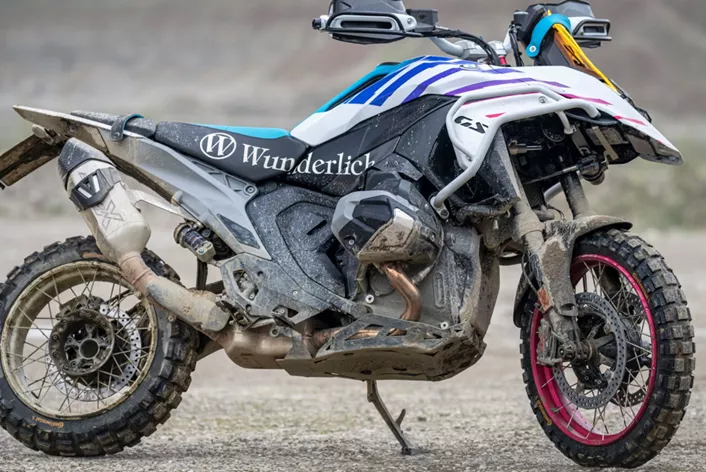 Ein Sturz oder Rangierfehler kann bei Boxer-Motoren schnell teuer werden. Wunderlich präsentiert dafür eine neue Schutzlösung für die BMW R 1300 Modelle.