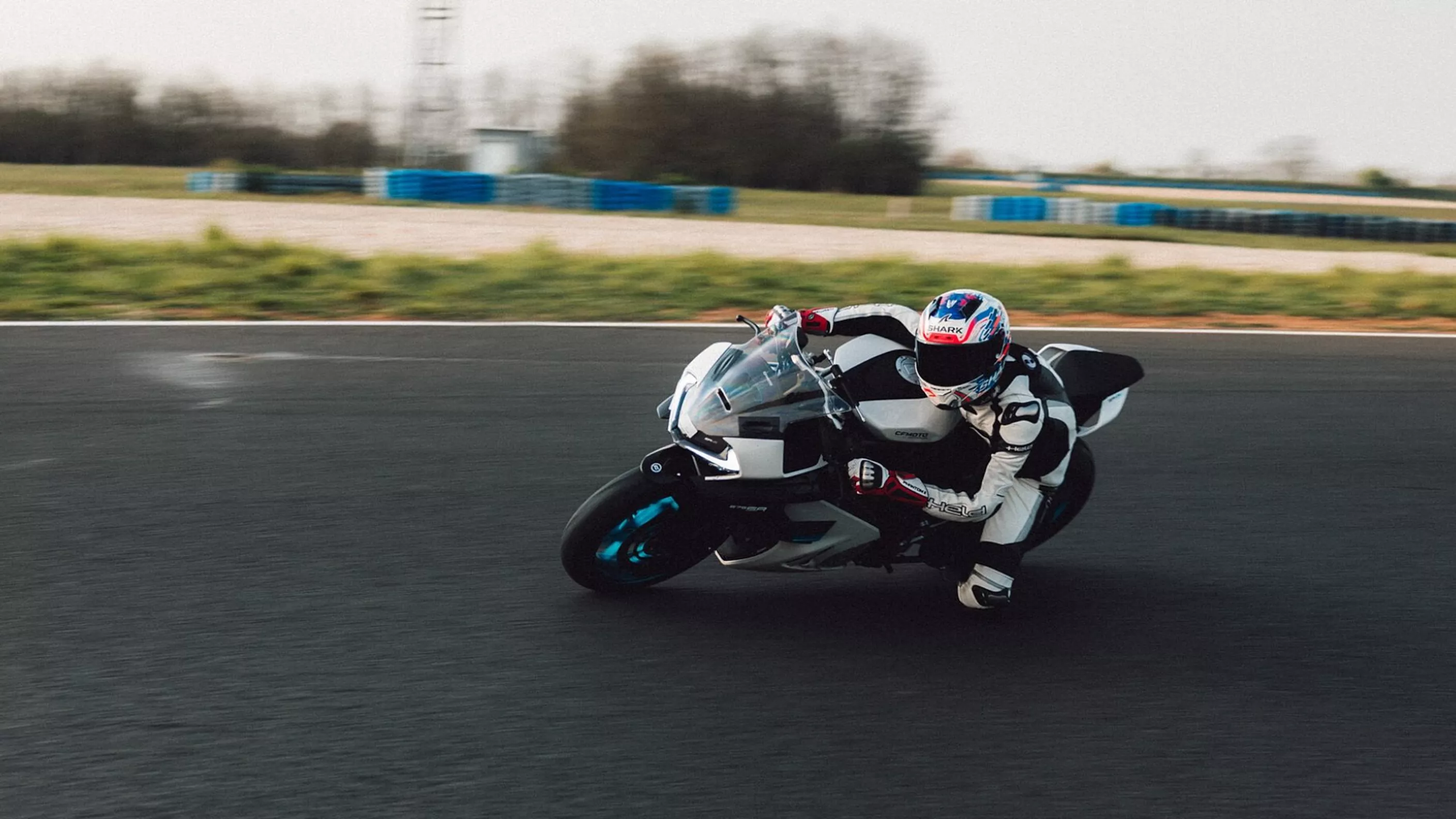 CFMOTO 675SR-R im Rennstrecken-Test CFMOTO 675SR-R im Rennstrecken-Test