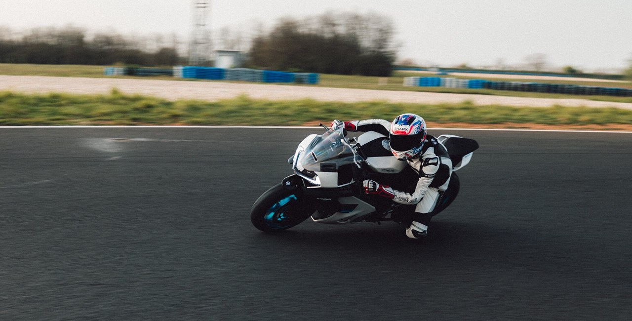 CFMOTO 675SR-R im Rennstrecken-Test