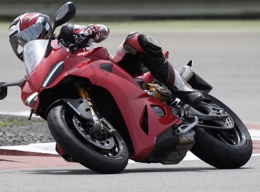 Metzeler SPORTEC 01 und 01 RS im Test