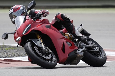 Metzeler SPORTEC 01 und 01 RS im Test