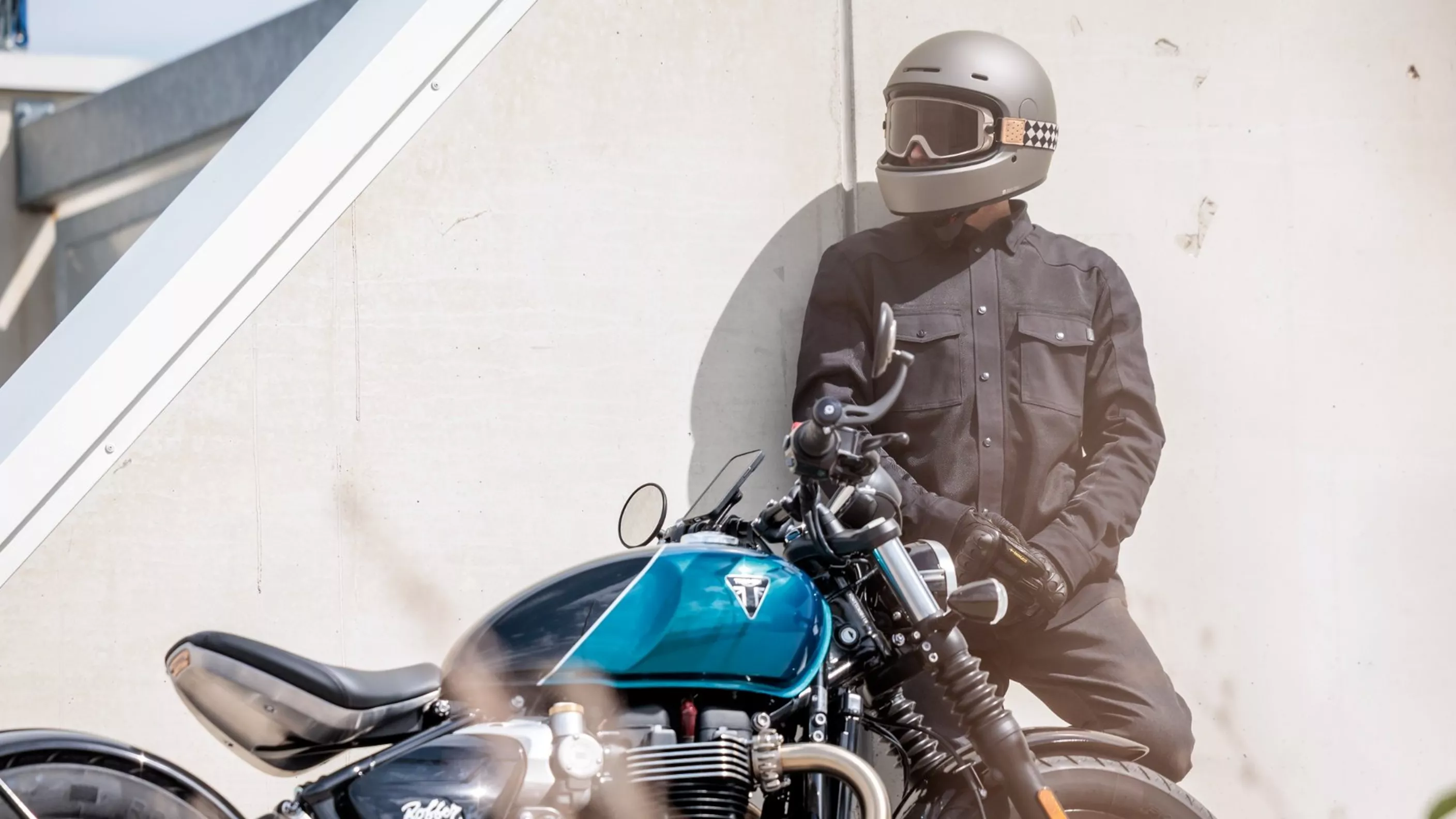 John Doe Riding Gear w akcji na trasie John Doe Riding Gear w akcji na trasie