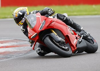 Ducati Panigale V4 R 2026 im Test