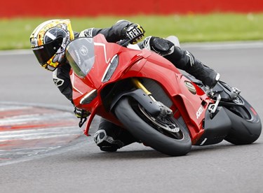 Ducati Panigale V4 R 2026 im Test