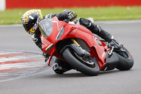 Ducati Panigale V4 R 2026 im Test