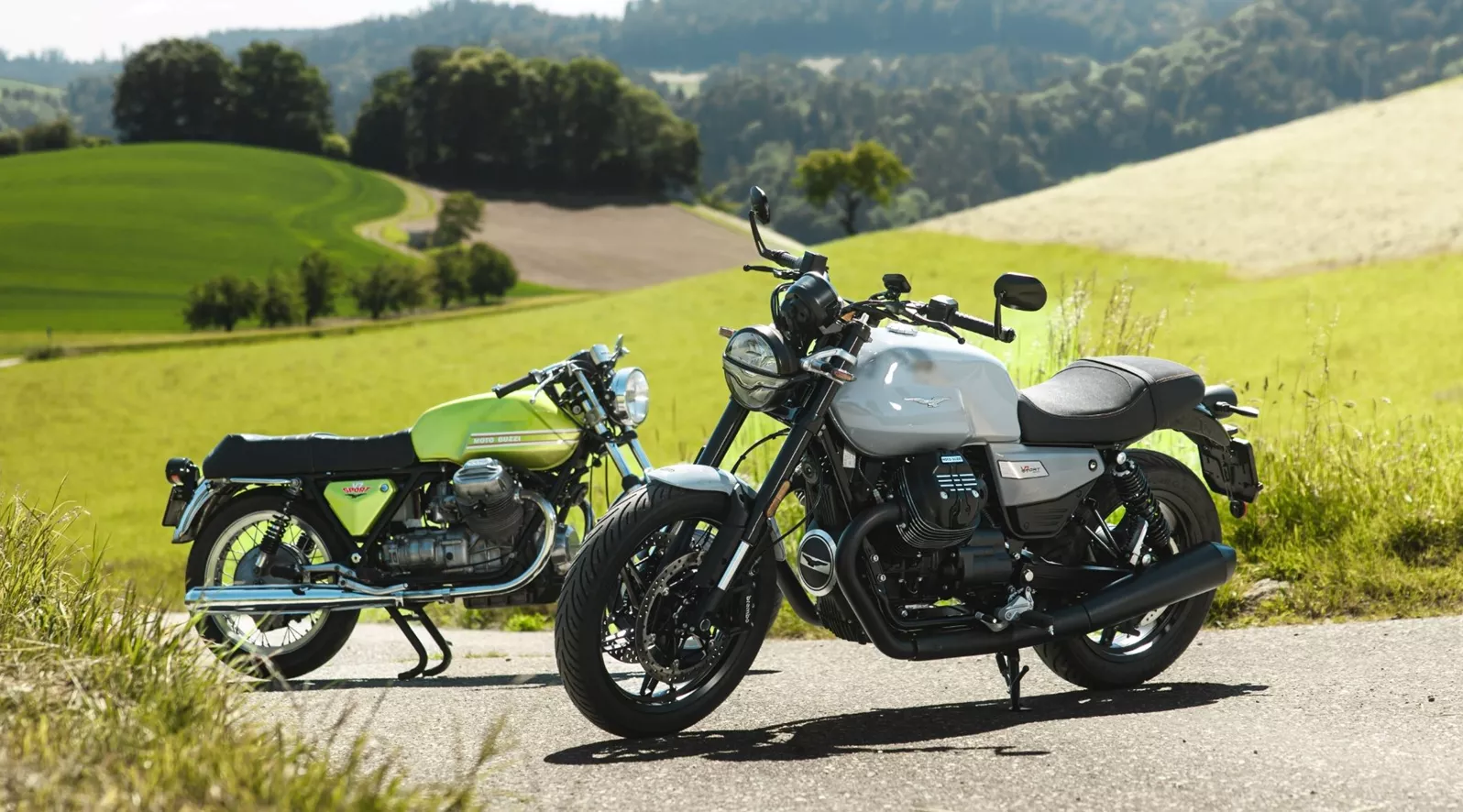 The new Moto Guzzi V7 Sport 2026 in the Bernese Oberland, alongside an original 1972 V7 Sport from family ownership. Discover how 54 years of brand heritage come together on two wheels.