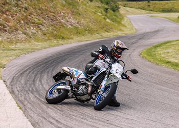 Suzuki DR-Z4SM Test: Supermoto-Spaß mit 38 PS?!