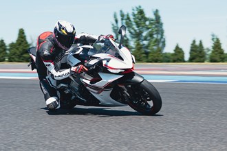 Zontes 703RR Test: Dreizylinder-Sportler zum Kampfpreis