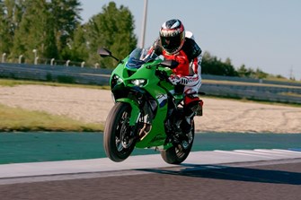 Kawasaki Ninja ZX-6R 2026 Test: Supersport lebt!