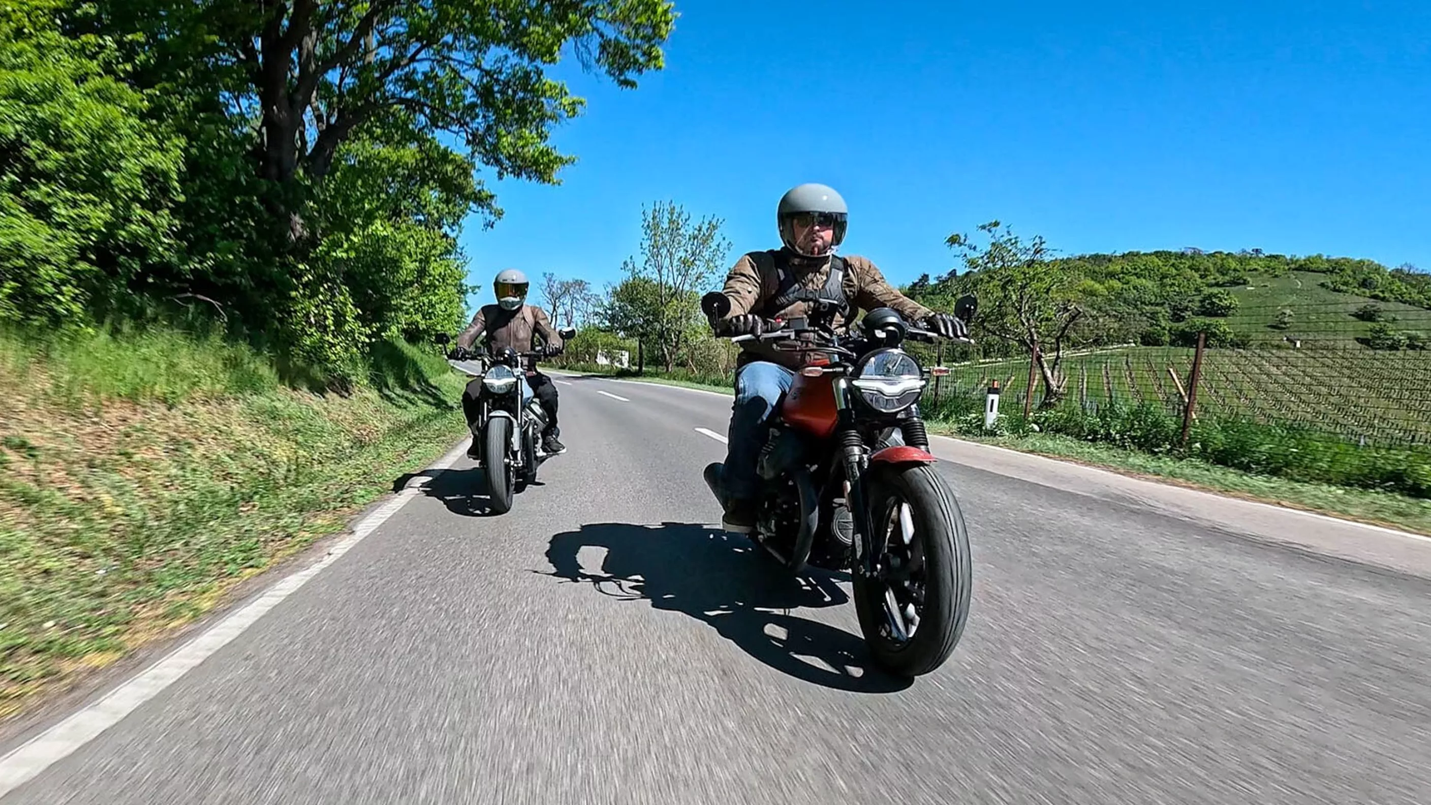 Moto Guzzi V7 Sport 2026 vs V7 Stone 2024 Vergleich Moto Guzzi V7 Sport 2026 vs V7 Stone 2024 Vergleich