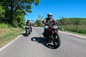 Moto Guzzi V7 Sport 2026 vs V7 Stone 2024 Vergleich