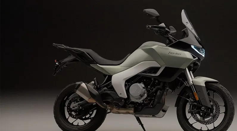 Norton steigt mit Atlas und Atlas GT in die Adventure- und Sport-Touring-Mittelklasse ein. 70 PS, umfangreiche Elektronik und britisches Design bilden die Basis der neuen Modellfamilie.