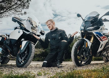 BMW R 1300 RS gegen R 1300 RT: Sporttourer oder Luxusliner?