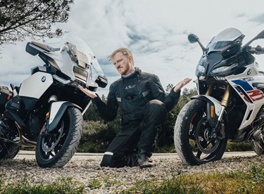 BMW R 1300 RS gegen R 1300 RT: Sporttourer oder Luxusliner?