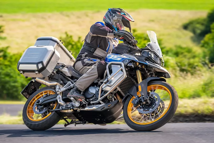Mit der VOGE DS900X nimmt Wunderlich erstmals ein Modell des chinesischen Herstellers in sein Entwicklungsportfolio auf. Den Ausschlag gaben laut Unternehmen das technische Potenzial der Reiseenduro und ihre wachsende Bedeutung am Markt.