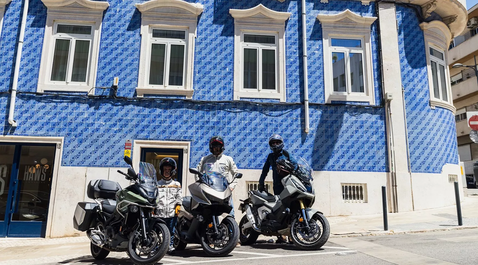 Die Honda NC750X, der X-ADV und der Forza 750 fahren bei uns unter dem Radar, sind aber in Südeuropa sehr erfolgreich. Vier Tage in Portugal - von Lissabon ans Meer und weiter ins Landesinnere - sollen die Frage klären, warum diese Fahrzeuge in Südeuropa so beliebt sind.