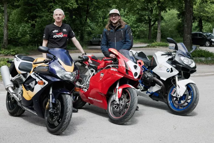 Tri ikony, tri rozpočty, tri úplne odlišné charaktery: Honda Fireblade SC44, Ducati 999 a BMW HP2 Sport ukazujú, koľko superšportu sa dnes dá získať za 5 000, 10 000 alebo 15 000 eur.