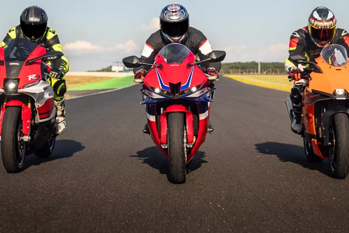 Honda CBR600RR, Yamaha R9 und KTM 990 RC R treten am Pannonia Ring gegeneinander an. Klassischer Vierzylinder, moderner Triple oder druckvoller Twin: Welches Konzept bietet den meisten Fahrspaß, die beste Zugänglichkeit und die höchste Performance?