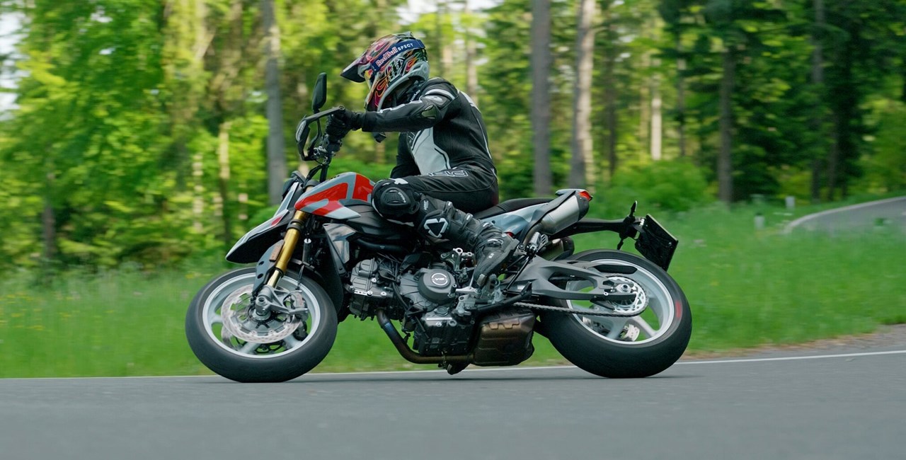 Ducati Hypermotard V2 SP 2026 im Landstraßen-Test