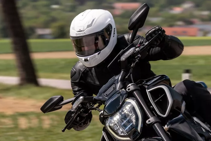 A helmet with a sun visor, lighting, integrated mesh communication system, and active noise cancellation sounds like a touring rider's dream. After testing two helmets, three riders, and six bikes, we've learned: With the Sena Phantom ANC, it's not just the specs that matter, but the optimal fit between padding and head.