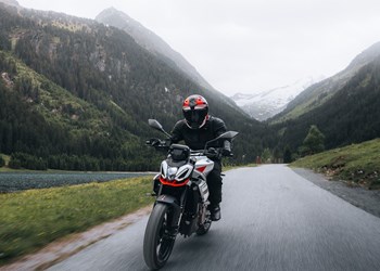Aprilia Tuono 457 Test: Das sportlichste A2-Naked Bike?