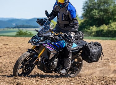 BMW F 450 GS: Neue Wunderlich Gepäckbrücke für Soloreisen