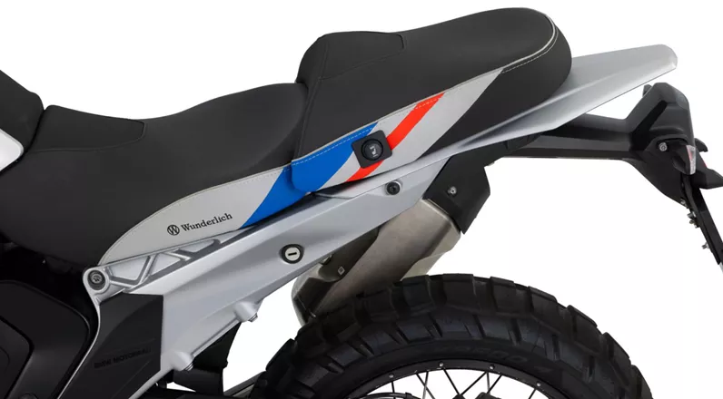 Wunderlich erweitert sein Sitzbankprogramm für die BMW R 1300 GS. Neu hinzu kommt die Designvariante Trophy 2026 für Fahrer und Beifahrer.