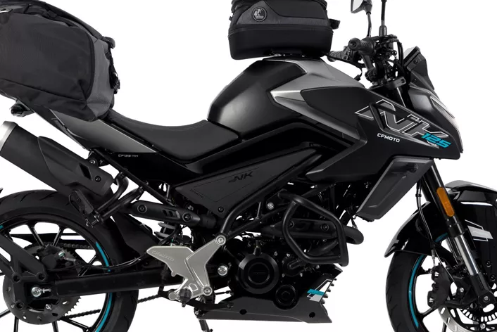 La CFMOTO 125NK est encore jeune sur le marché, mais l'offre d'accessoires s'étoffe déjà. Hepco \u0026 Becker propose de nombreux composants spécifiques au véhicule pour la 125 à partir de l'année-modèle 2025.