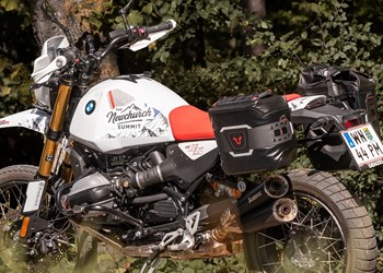 SW-MOTECH V-LOC Seitentaschen an der BMW R 12 G/S im Test