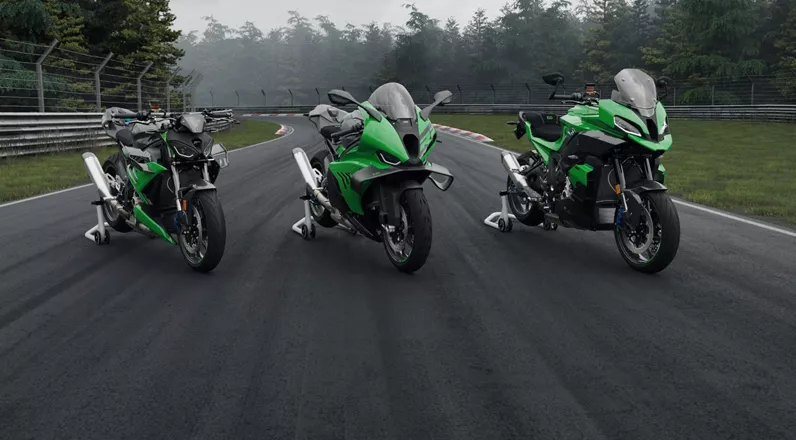 BMW Motorrad feiert 100 Jahre Nürburgring mit drei limitierten M Modellen. M 1000 RR, M 1000 R und M 1000 XR erscheinen jeweils nur 100 Mal.