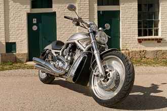 Avon Cobra Chrome auf Harley V-Rod 2002 im Test