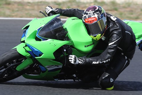 Mit dem Motorrad schneller werden auf der Rennstrecke