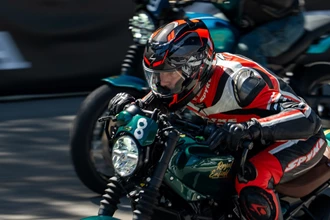 Royal Enfield Guerrilla 450: Zehn Händler, zehn Einzelstücke