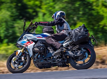BMW R 1300 Boxer: Wunderlich schützt die Zylinder in Schwarz