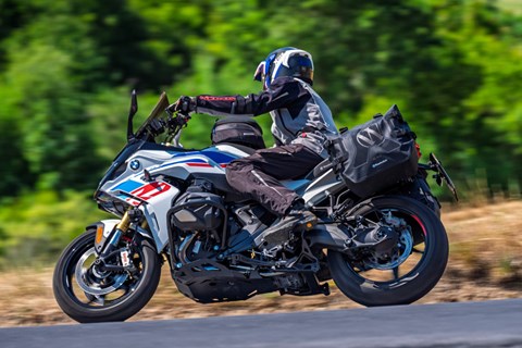 BMW R 1300 Boxer: Wunderlich schützt die Zylinder in Schwarz