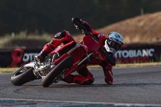 Ducati Desmo450 SM: Das erste Supermoto-Racebike aus Bologna