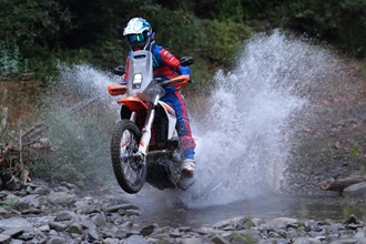 KTM 690 Rally 2026 Test: Rally-Bike für Straße und Gelände
