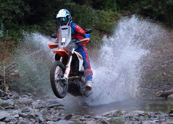 KTM 690 Rally 2026 Test: Rally-Bike für Straße und Gelände