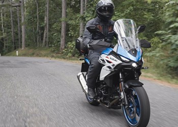 Suzuki SV-7GX: Wie gut fährt sich das neue V2 Crossover-Bike?
