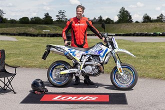 Suzuki DR Z4SM 2026 im 1000PS Bestzeit Test