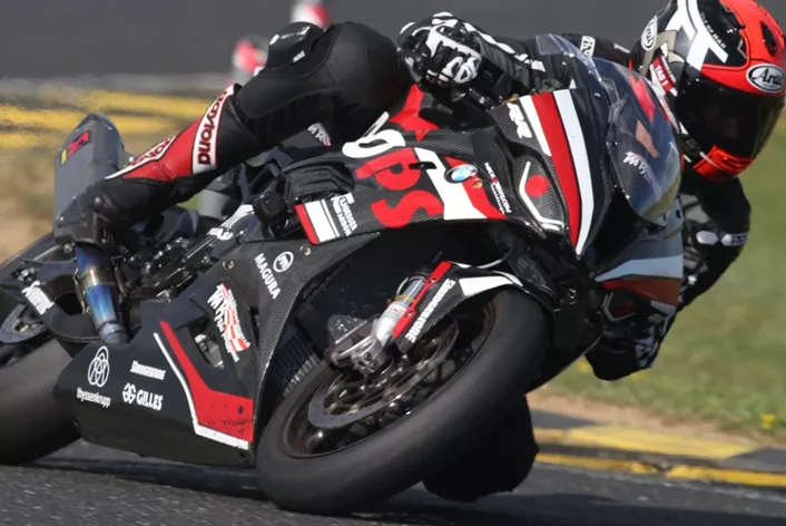 Od spořádaného Bavoráka k premiantovi třídy: jak se BMW za 25 let 1000PS se S 1000 RR a GS stalo laťkou.