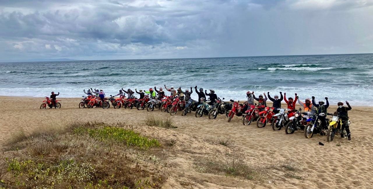 Z Sosopol nad Morzem Czarnym do Igoumenitsa nad Morzem Śródziemnym: 1.618 kilometrów enduro przez cztery kraje. Zespół, spektakularne przełęcze do 2.000 metrów i czyste emocje. NastyNils o harówce, jedności i odpowiednim sprzęcie.