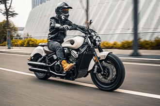 BENDA Dark Flag 950: V4-Cruiser mit 109 PS