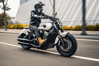 BENDA Dark Flag 950: V4-Cruiser mit 109 PS