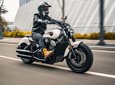BENDA Dark Flag 950: V4-Cruiser mit 109 PS