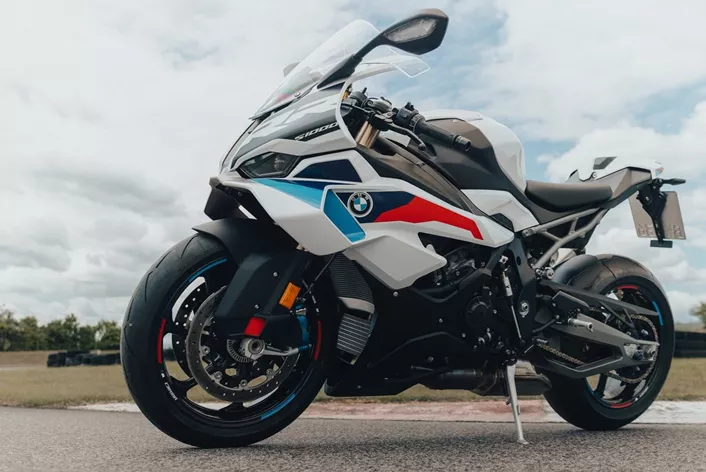 Ninja H2, CB1000F a 790 Duke jsou zpět, přání se tedy plní. K 25. narozeninám 1000PS pokračuji v seznamu: R6, XT 500, Bandit, sportovní cestovní motocykl s kardanem. Co je potvrzené, co zůstává fámou a co je zatím jen přáním.