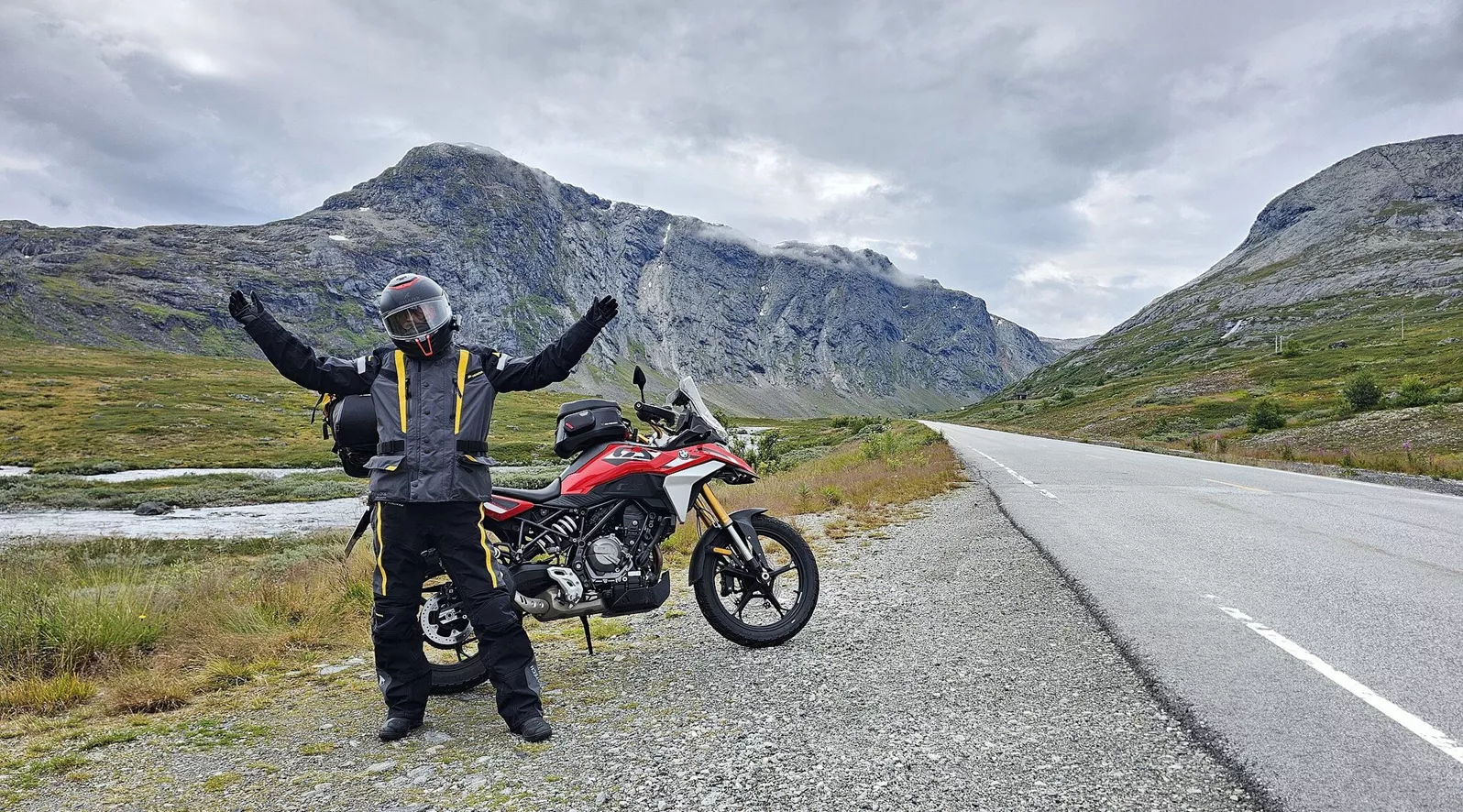How well does the little GS fill the big Bavarian's shoes? In Norway, the BMW F 450 GS has to prove that it lives up to its prestigious name and can impress over almost 2,000 kilometres with a pillion and luggage, even with "only" 48 hp and compact dimensions.