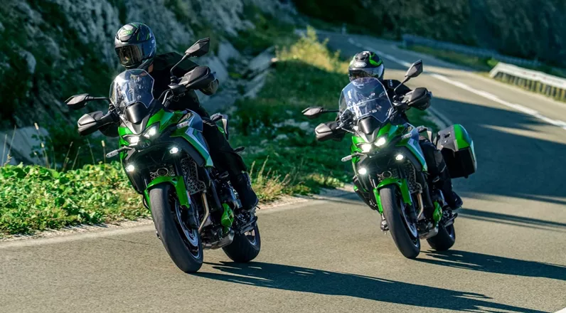Kawasaki combines the 948 cc inline four of the Z family with a new touring chassis, radar assistance and a 20-litre tank. The Versys 900 and Versys 900 SE aim to strike the balance between touring excellence and agile riding dynamics.
